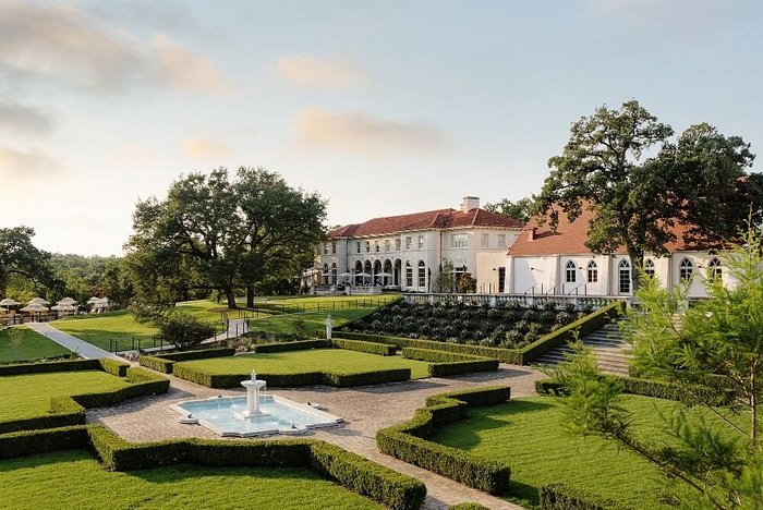 Commodore Perry Estate, Austin