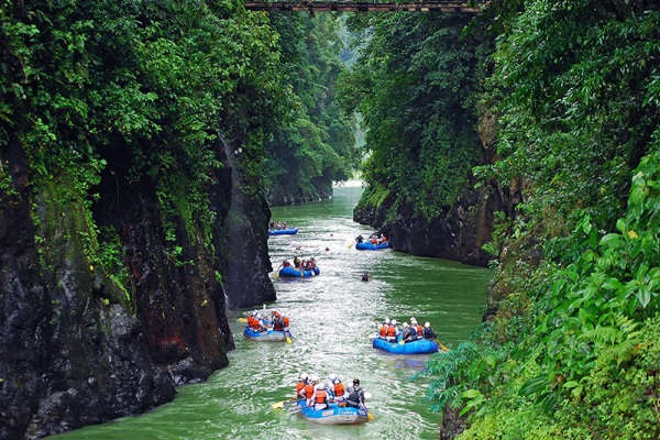 Rafting on the Pacuare River